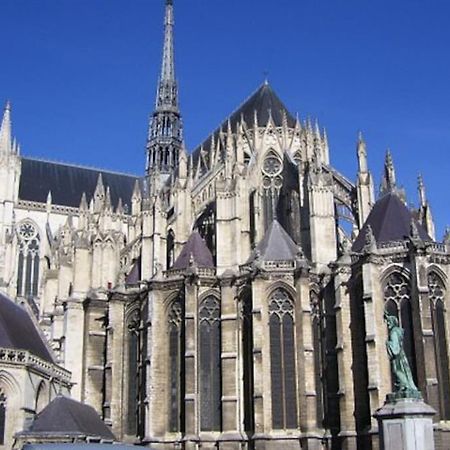 Appartement Super studio au pied de la cathédrale à Amiens Extérieur photo